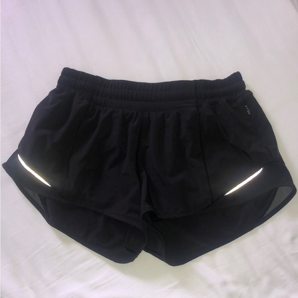 Lululemon hotty hot 2.5 shorts black